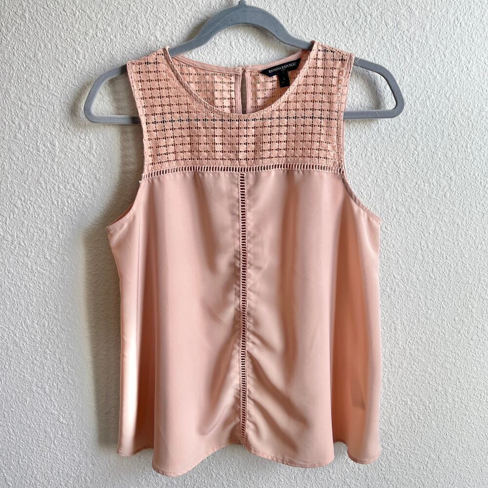 Banana Republic Factory Lace Yoke Sleeveless Top Women's S Pink Peachy Relaxed
